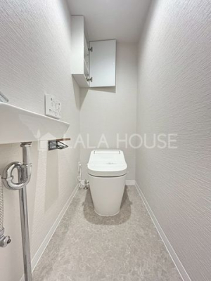 gC gCɂ͉Kȉ֍tƎ[ItĂ܂gCbgy[p[|piȂǂXbL܂Ƃł܂B