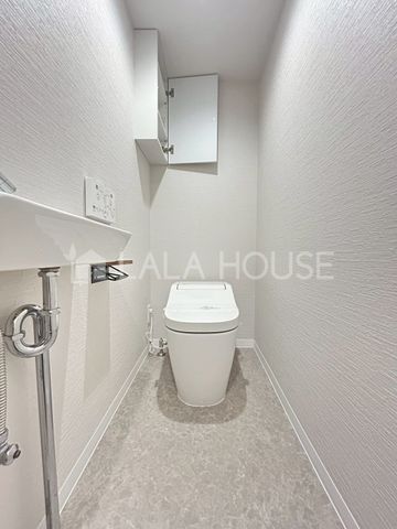 gC gCɂ͉Kȉ֍tƎ[ItĂ܂gCbgy[p[|piȂǂXbL܂Ƃł܂B