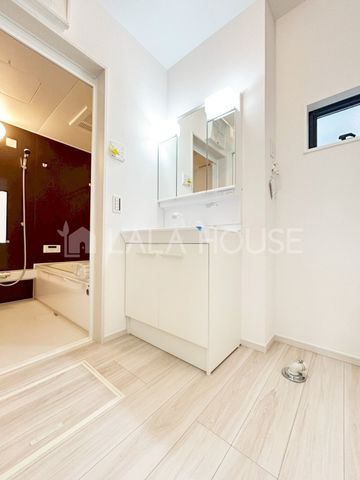 ʑEʏ 3ʃ~[͎̌[Xy[XB͉̂̂BāAXbLVvȐʑɁI