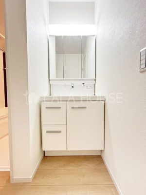 ʑEʏ X^CbVȃfUC̐ʉϑ