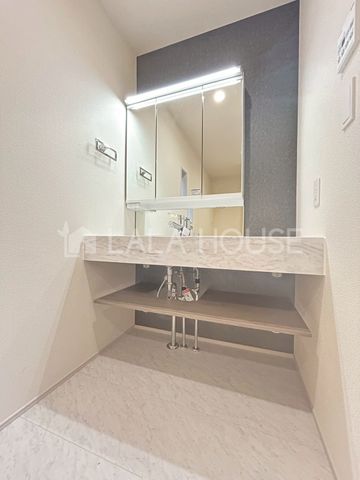 ʑEʏ X^CbVȃfUC̐ʉϑ