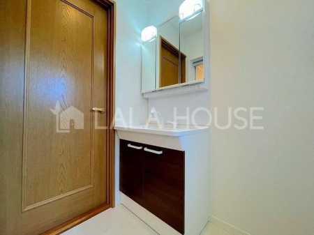 ʑEʏ X^CbVȃfUC̐ʉϑ