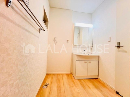 ʑEʏ X^CbVȃfUC̐ʉϑ