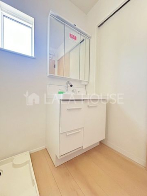 ʑEʏ X^CbVȃfUC̐ʉϑ