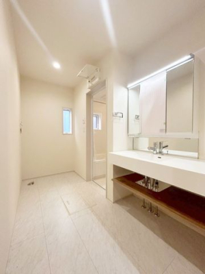 ʑEʏ VvȃfUC̐ʉϑI