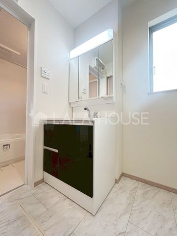 ʑEʏ X^CbVȃfUC̐ʉϑ