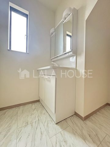 ʑEʏ X^CbVȃfUC̐ʉϑ