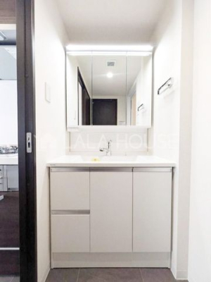 ���ʑ�E���ʏ� ����������X�^�C���b�V���ȃf�U�C���̐��ʉ��ϑ�