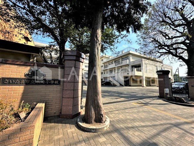 ���ӊ� �������܎s���؍菬�w�Z �k��12���B 940m