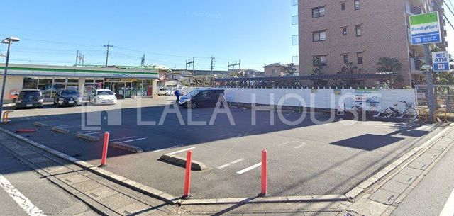 ���ӊ� �t�@�~���[�}�[�g�������ܑ听���l���ړX �k��6���B 410m