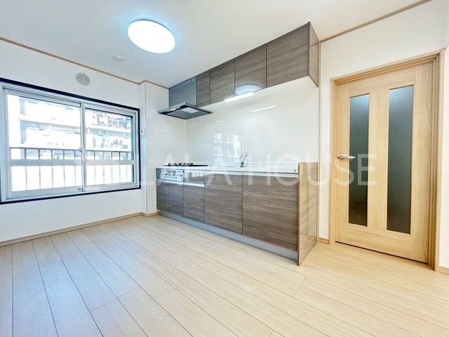 �L�b�`�� �������ɓ��������ɂ����Ɨ��^�L�b�`���I���邢�L�X�X�y�[�X��