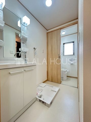 ���ʑ�E���ʏ� ����������X�^�C���b�V���ȃf�U�C���̐��ʉ��ϑ�