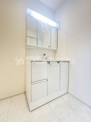 ���ʑ�E���ʏ� ����������X�^�C���b�V���ȃf�U�C���̐��ʉ��ϑ�