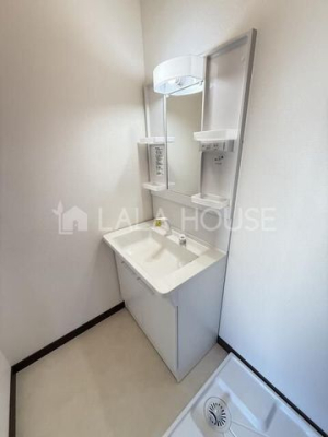 ���ʑ�E���ʏ� ����������X�^�C���b�V���ȃf�U�C���̐��ʉ��ϑ�