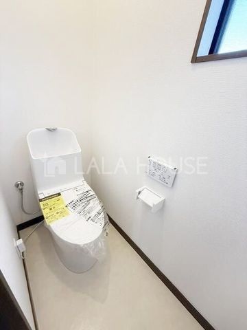 �g�C�� �g�C���ɂ͉��K�ȉ������֍��t��