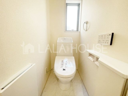 �g�C�� �g�C���ɂ͉��K�ȉ������֍��t��