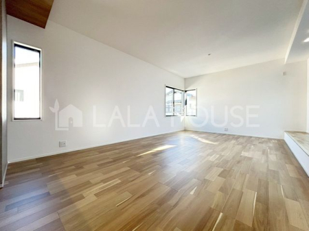 ���r���O -