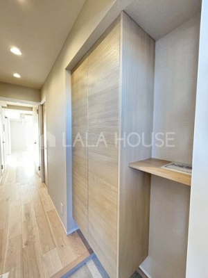 ���� ���։��ɃV���[�Y�{�b�N�X�����Ă���̂ŁA�Еt�������ւ��L�[�v�ł��܂�