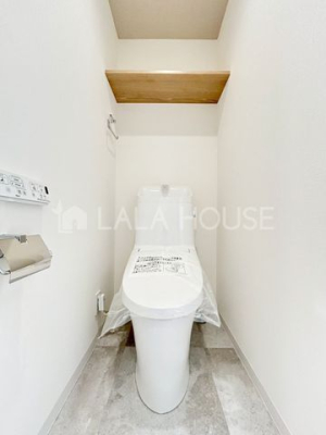 �g�C�� �g�C���ɂ͉��K�ȉ������֍��t����