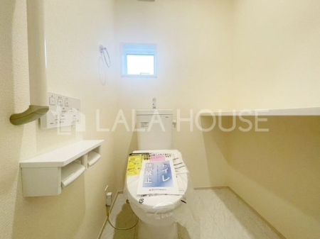 �g�C�� �g�C���ɂ͉��K�ȉ������֍��t��