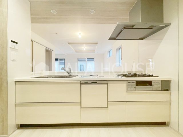 �L�b�`�� ���r���O�S�̂����n����ΖʃL�b�`����