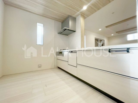 �L�b�`�� �①�ɂ�J�b�v�{�[�h��u���Ă������Ȃ�Ȃ��L�X�L�b�`���X�y�[�X��