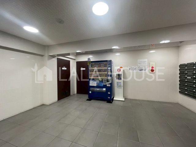 �G���g�����X �s�R�҂⊩�U���Ȃǂ��������ɗ�������̂�h���I�[�g���b�N�t���B