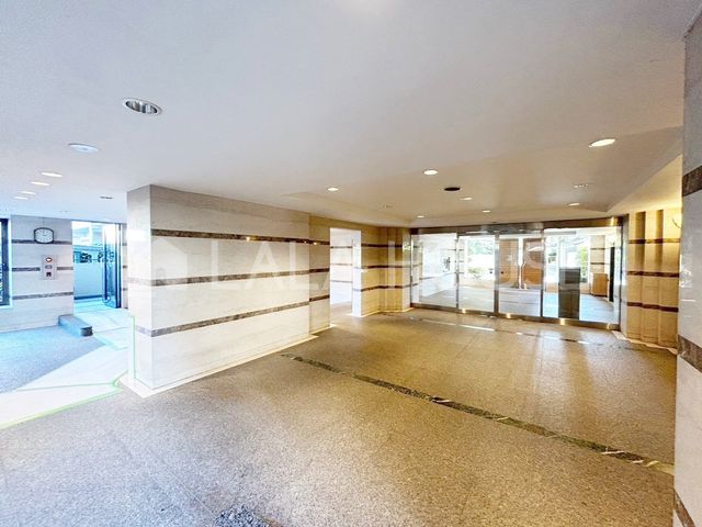 �G���g�����X -