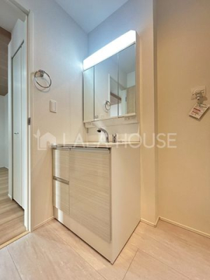 ���ʑ�E���ʏ� ����������X�^�C���b�V���ȃf�U�C���̐��ʉ��ϑ䁙