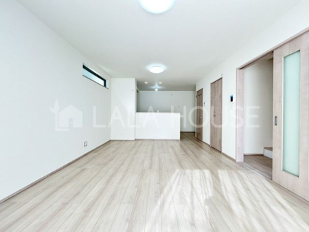 ���r���O -