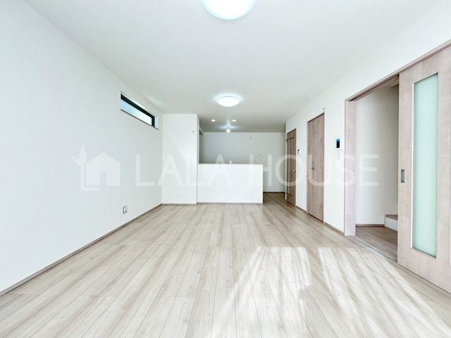 ���r���O -