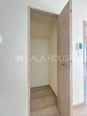 ���[ ��Ƃ肠��L�b�`�����ɁA�l�C�̃p���g���[���[��ݒu�B�Ɠd��H�i�̕ۊǂɕ֗��ł��I���������}�����X�b�L�������L�b�`���Ɂ�