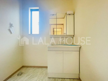 ���ʑ�E���ʏ� ����������X�^�C���b�V���ȃf�U�C���̐��ʉ��ϑ䁙