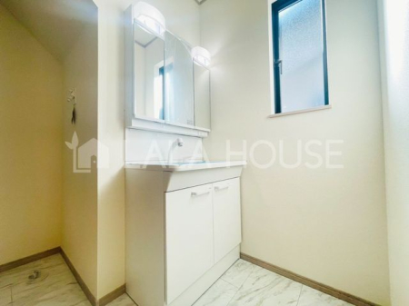 ���ʑ�E���ʏ� ����������X�^�C���b�V���ȃf�U�C���̐��ʉ��ϑ䁙