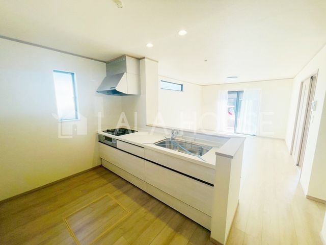 �L�b�`�� ���r���O�S�̂����n����ΖʃL�b�`����