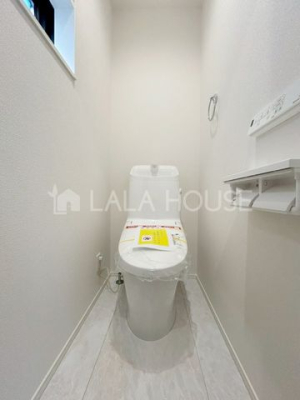 �g�C�� �g�C���ɂ͉��K�ȉ������֍��t��