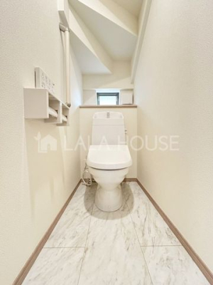 �g�C�� �g�C���ɂ͉��K�ȉ������֍��t��