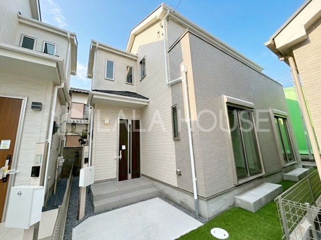 ���n�O�ώʐ^ ����w�k��20���E����w�o�X20���u�O������O�v���3���I�R���r�j�E�h���b�O�X�g�A�k��4����