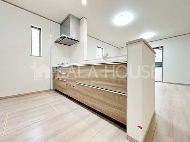 �L�b�`�� ���r���O�S�̂����n����ΖʃL�b�`����