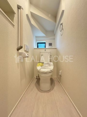 �g�C�� �g�C���ɂ͉��K�ȉ������֍��t��