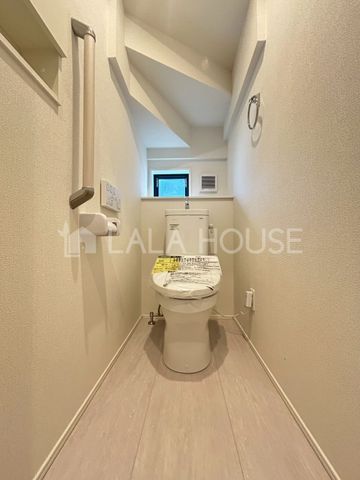 �g�C�� �g�C���ɂ͉��K�ȉ������֍��t��