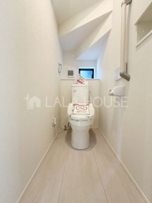 �g�C�� �g�C���ɂ͉��K�ȉ������֍��t��