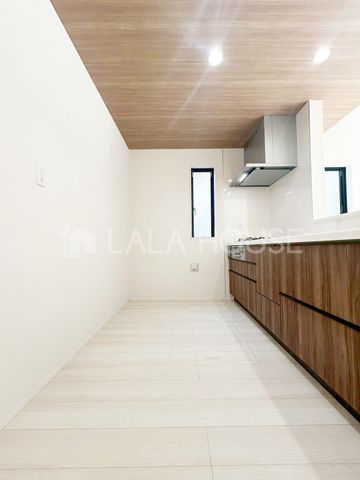 �L�b�`�� �V����ؖڒ��N���X�̗����������L�b�`���X�y�[�X�B