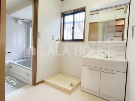 ���ʑ�E���ʏ� ����������X�^�C���b�V���ȃf�U�C���̐��ʉ��ϑ�