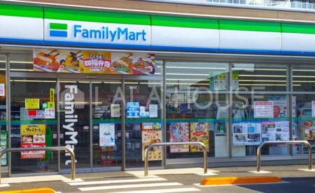 ���ӊ� �t�@�~���[�}�[�g�������܋{�����꒚�ړX �k��2���B 100m