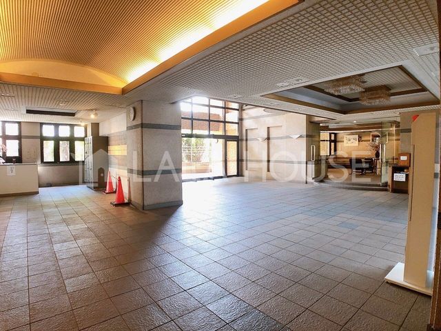 �G���g�����X -