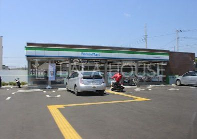 ���ӊ� �t�@�~���[�}�[�g�������ܖx�̓����X �k��8���B 590m