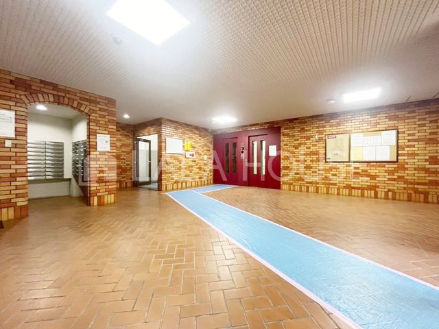 �G���g�����X -