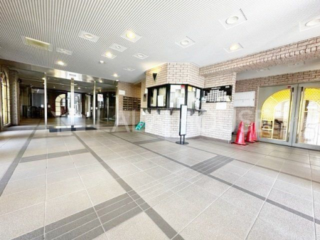 �G���g�����X �I�[�g���b�N�t���̃G���g�����X