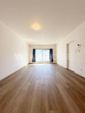 ���r���O -